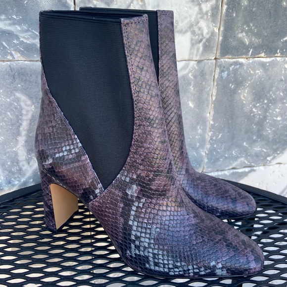 Vince Camuto Snakeskin Seeana Chelsea 